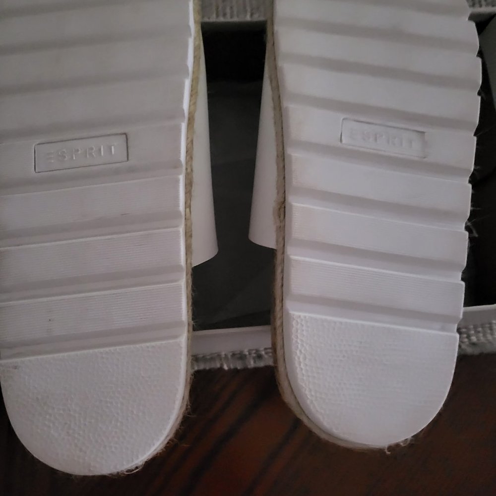 Shoes - Picture 7 of 8